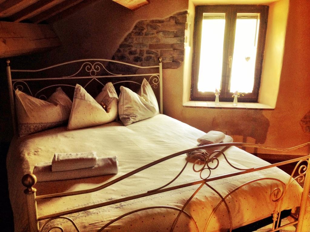 Casale Delle Rondini Bed and Breakfast Tolentino Værelse billede
